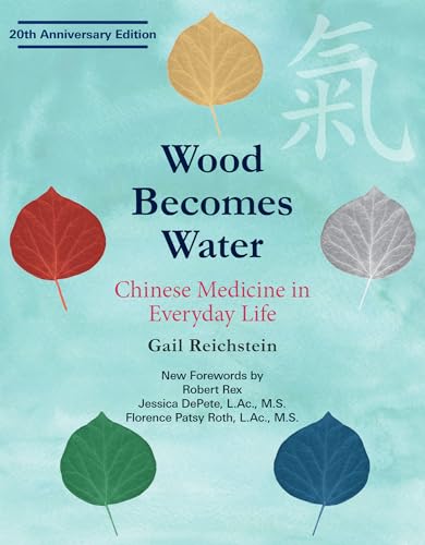 Wood Becomes Water Chinese Medicine in Everyday Life - 20th Anniversary Edition [Paperback]