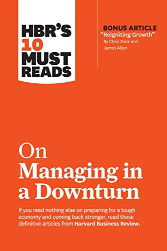 HBR's 10 Must Reads on Managing in a Downturn (with bonus article  Reigniting Gr [Paperback]