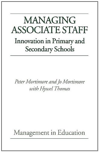 Managing Associate Staff Innovation in Primary and Secondary Schools [Paperback]