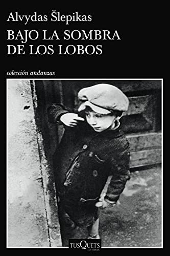 Bajo la sombra de los lobos [Paperback]
