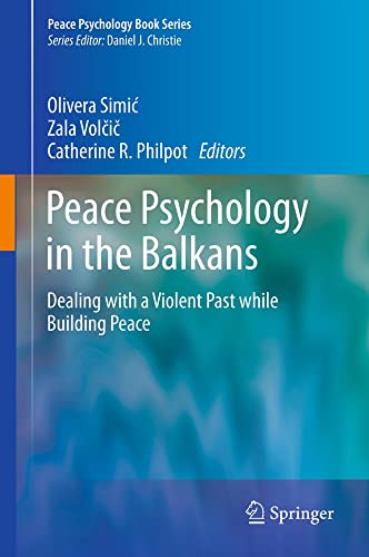 Peace Psychology in the Balkans Dealing with a Violent Past while Building Peac [Hardcover]