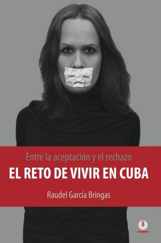 Entre La Aceptacion Y El Rechazo - El Reto De Vivir En Cuba (spanish Edition) [Paperback]