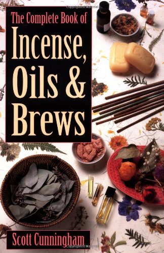 The Complete Book Of Incense, Oils And Brews (llewellyn's Practical Magick) [Paperback]