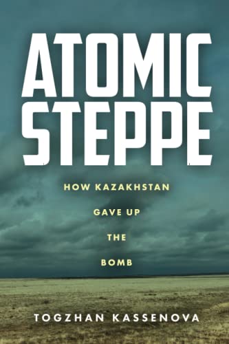 Atomic Steppe How Kazakhstan Gave Up the Bomb [Paperback]