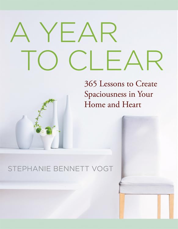 A Year To Clear 365 Lessons To Create Spaciousness In Your Home And Heart [Paperback]