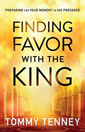 Finding Favor With The King Preparing For Your Moment In His Presence [Paperback]