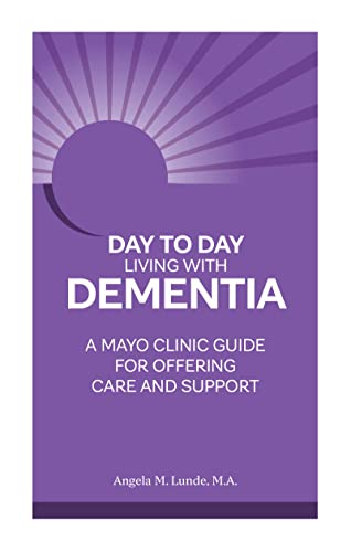 Day-to-Day Living With Dementia A Mayo Clinic Guide for Offering Care and Supp [Paperback]