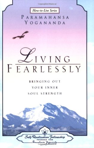 Living Fearlessly (self-Realization Fellowship) (how-To-Live Series) [Paperback]