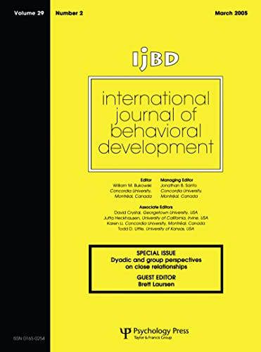Dyadic And Group Perspectives On Close Relationships Special Issue of Internati [Paperback]