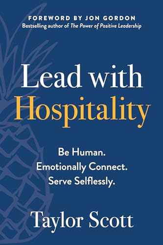 Lead with Hospitality Be Human. Emotionally Connect. Serve Selflessly. [Paperback]