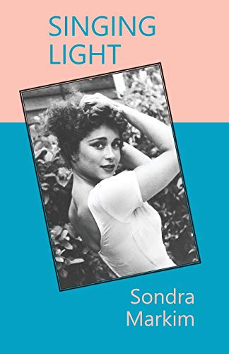 Singing Light Becoming Me [Paperback]