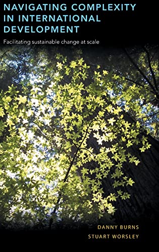 Navigating Complexity in International Development Facilitating sustainable cha [Hardcover]