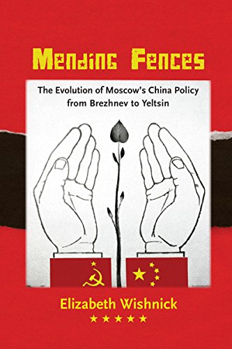 Mending Fences The Evolution Of Moscow's China Policy From Brezhnev To Yeltsin [Paperback]