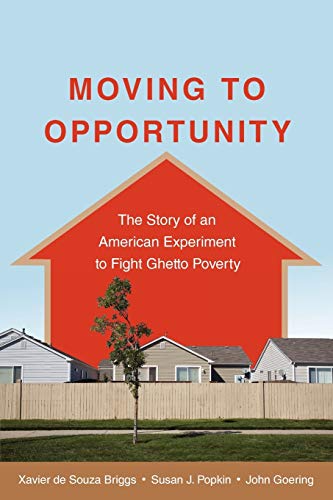 Moving to Opportunity The Story of an American Experiment to Fight Ghetto Pover [Paperback]