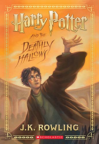 Harry Potter and the Deathly Hallows (Harry Potter, Book 7) [Paperback]