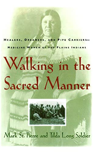 Walking in the Sacred Manner Healers, Dreamers, and Pipe Carriers--Medicine Wom [Paperback]
