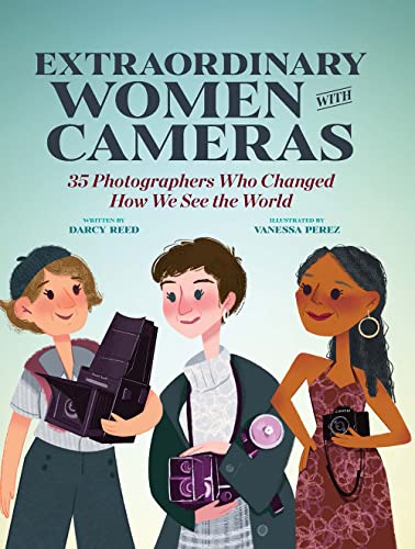 Extraordinary Women with Cameras 35 Photographers Who Changed How We See the Wo [Hardcover]