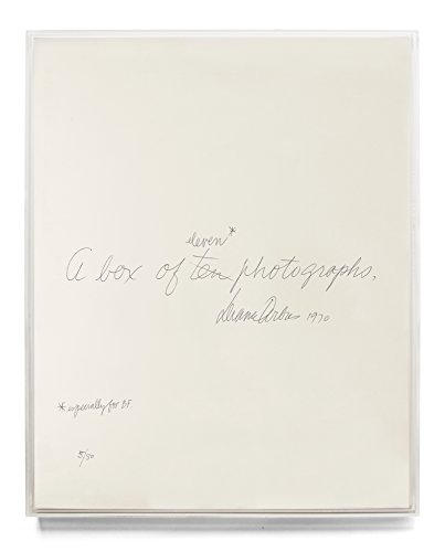 Diane Arbus A box of ten photographs [Hardcover]