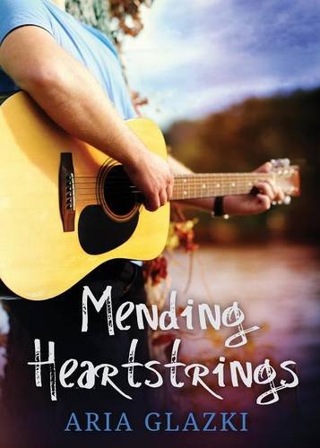 Mending Heartstrings [Paperback]
