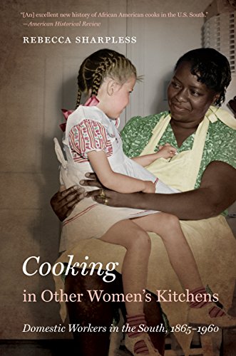 Cooking in Other Women&aposs Kitchens Domestic Workers in the South, 1865-1960 [Paperback]